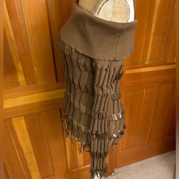 Gorgeous Off Shoulder Sweater - Picture 16 of 16